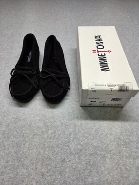 Minnetonka Women's Black Suede Moccasin Flats